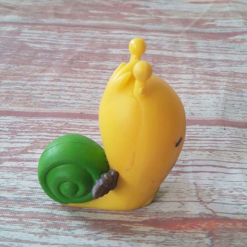Hatchimals snail figure with purple garden wings