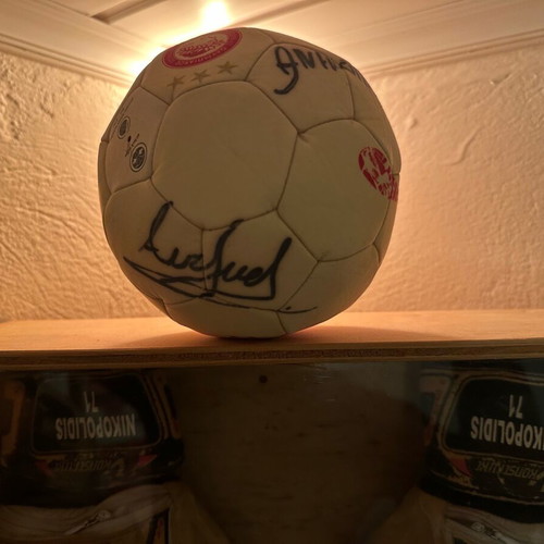 Nikopolidis Olympiakos gloves used with signed ball
