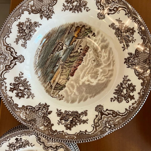 Old Britain Castles Johnson Brothers 72-piece dinnerware set like new