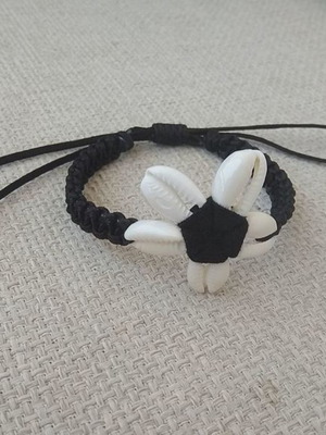 Bracelet with shells new, flower design, macrame with black cord