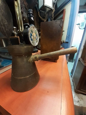 Μπρικι παλιό ηλεκτρικό μεταχειρισμένο με ξύλινο χερούλι