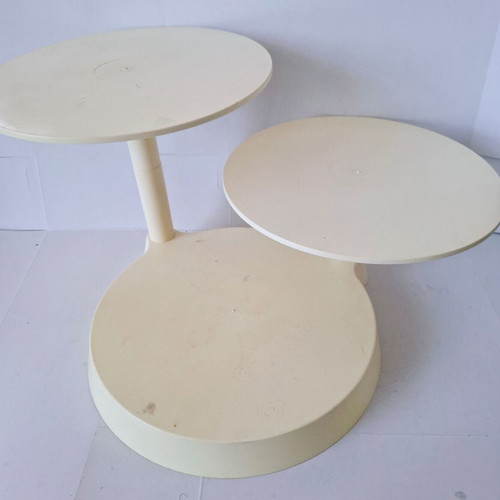 Cake stand for three-tier cake used, plastic