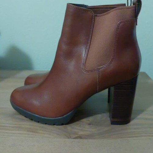 Μποτάκια Clarks καινούργια, μέγεθος 39, καφέ