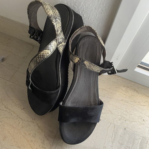 Tamaris platform sandals like new, leather suede, size 39, black and grey