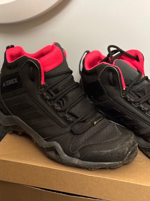 Adidas hiking shoes like new, size 38, black and pink