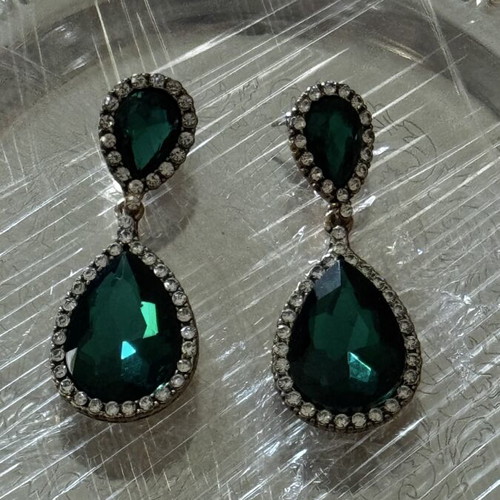 Earrings with emerald stones and rhinestones, new