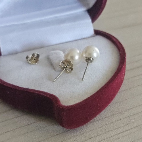 Gold K14 earrings with pearls diameter 8mm, weight 2g, like new
