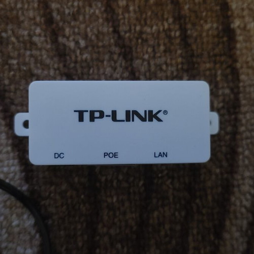Access Point TP-Link TL-WA5110G used with PoE injector and antenna
