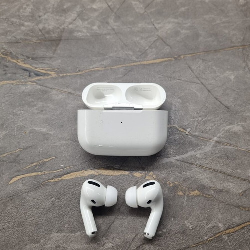 Apple AirPods Pro 1st Generation used, like new