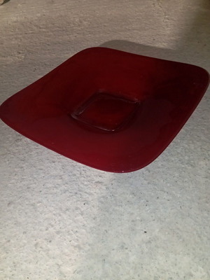 Glass fruit bowl used, red square
