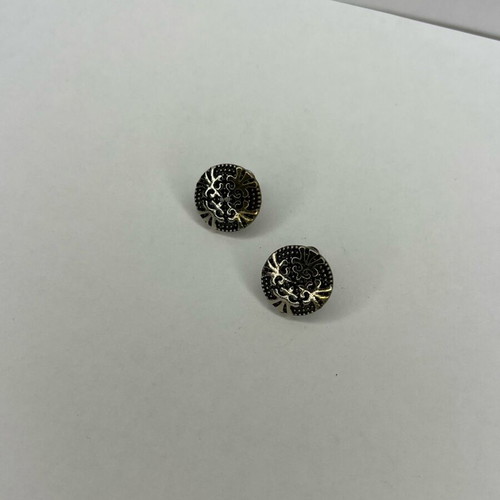Earrings used with embossed designs gold-colored
