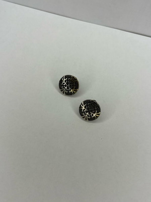 Earrings used with embossed designs gold-colored
