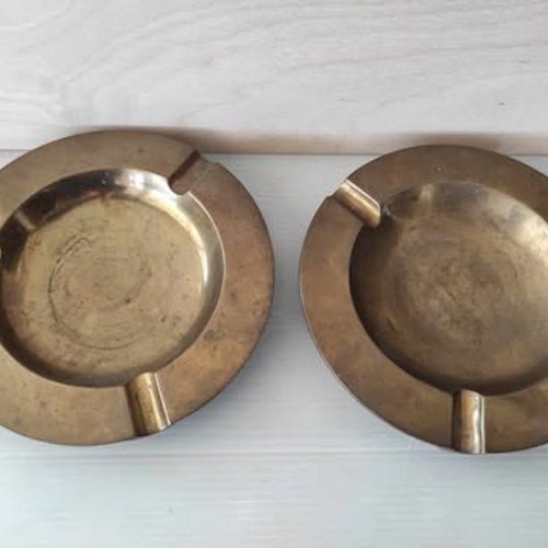 Solid brass ashtrays like new, set of 2 pieces
