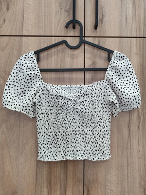 Stradivarius crop top λευκό με μαύρο πουά, smocked, φουσκωτά μανίκια, XS