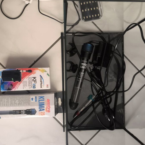 Aquarium bundle like new, 20lt glass tank with accessories