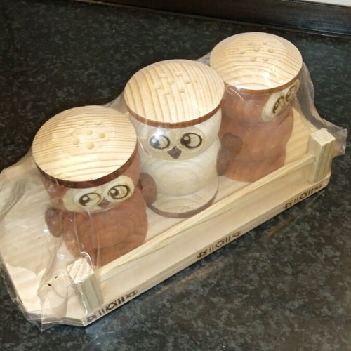 Wooden salt shakers set of 3 new