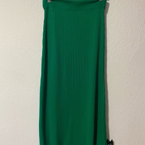 Maxi knitted skirt one size like new, green with buttons