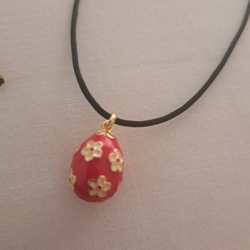 Easter egg necklace like new, red and gold