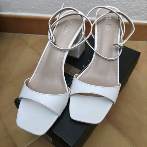 White sandals like new, size 41, 9cm heel