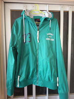 Basehit windbreaker like new, size XL