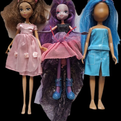 Dolls set of three like new