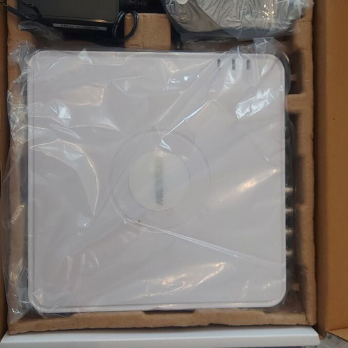 Hikvision DS-7108HGHI digital video recorder 8 cameras new