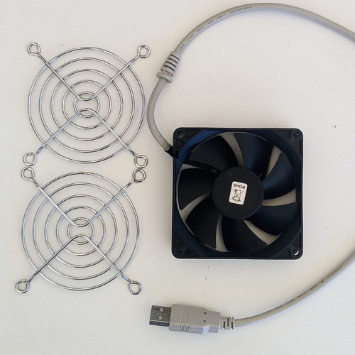 80mm USB computer fan like new with 2 grills