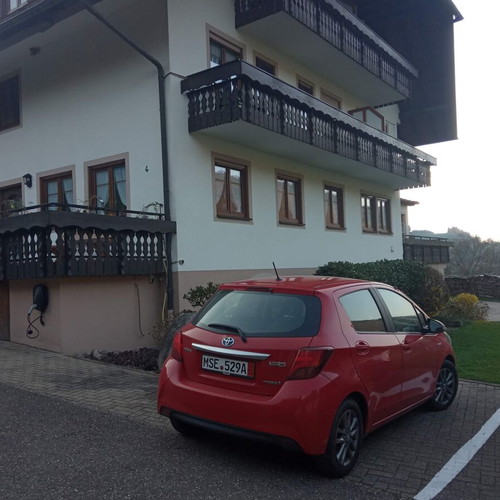 Toyota Yaris Hybrid 1.5 Automatic like new, red, 2016
