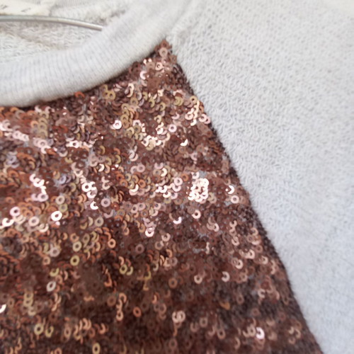 Short-sleeve sweatshirt with copper-colored sequins