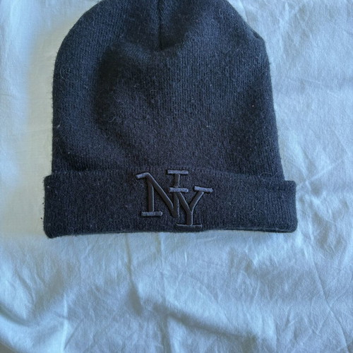 Unisex New York beanie like new, dark green