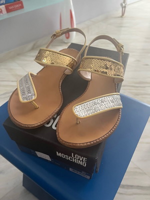 Love Moschino
