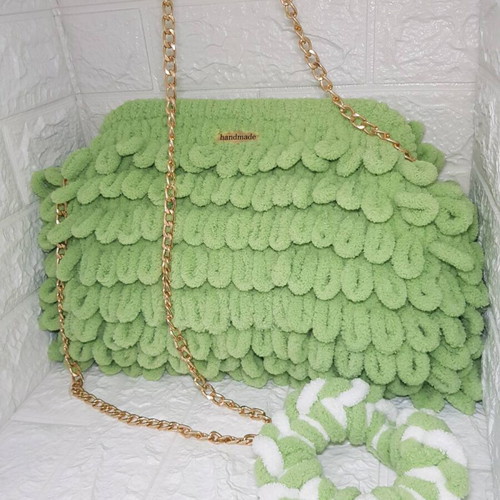 Puffy shoulder bag large light green new with gold chain and scrunchie