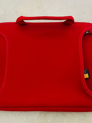 Case Logic tablet netbook laptop case like new, red, 10-11"