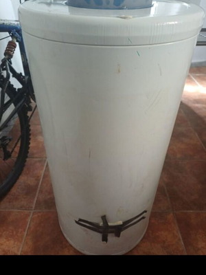 Vertical water heater 80 liters like new, dimensions 85×40 cm