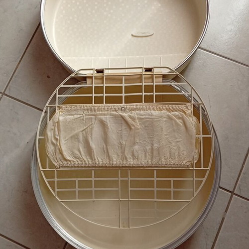 Hatbox suitcase used, beige-sugar color, 60s-70s New York