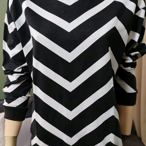 H&M blouse used with geometric pattern, size M
