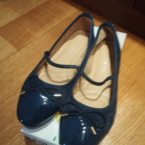 Blue ballerina shoes with patent toe and elastic strap, size 37, like new