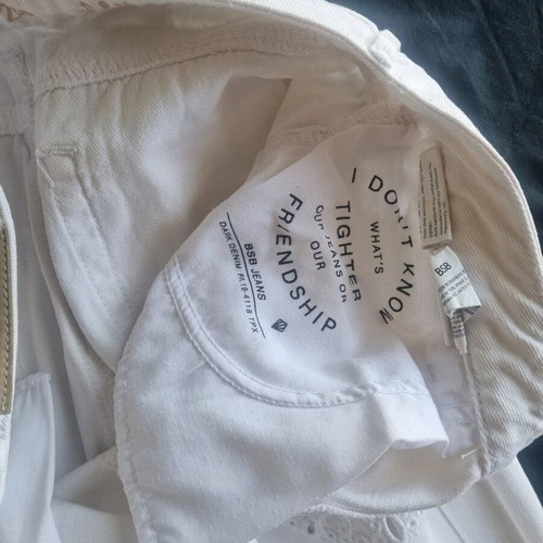 BSB White Mid Rise Jeans with Rips and Crochet Designs Size 28 Like New