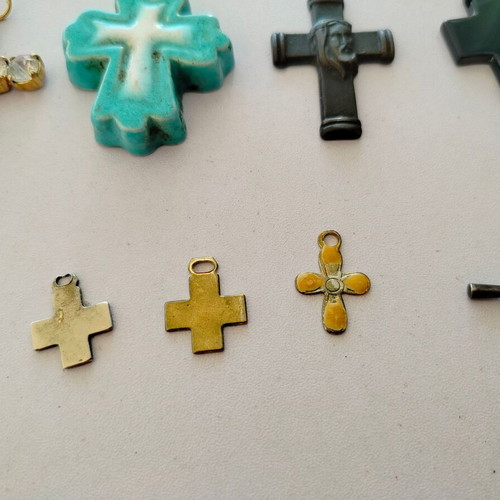 Cross pendants used, pack of 10, various materials and sizes