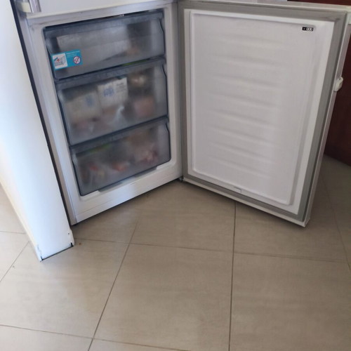 Delonghi refrigerator
