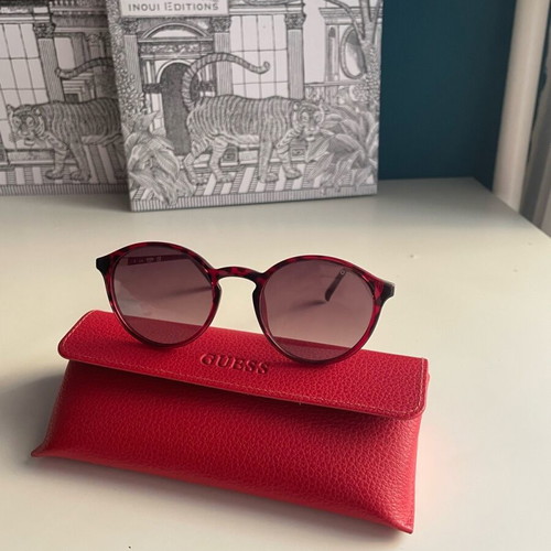 Guess sunglasses like new, red subtle tartarooga