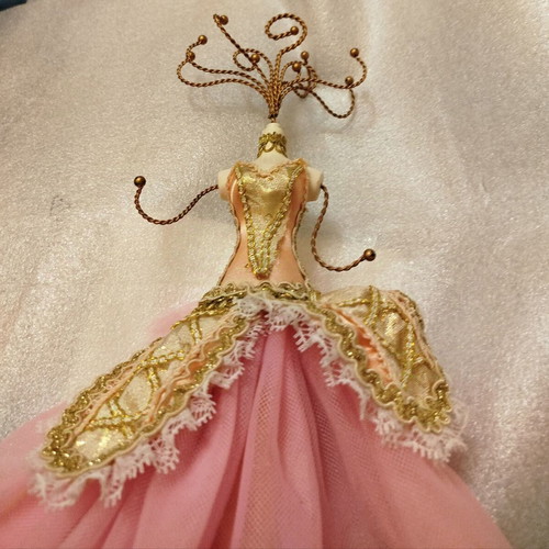 Unique jewelry stand from In Art like new
