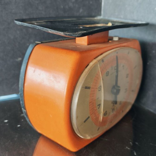 Vintage metal analog kitchen scale 10 kg used, orange