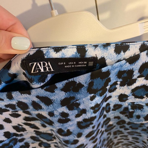 Zara skirt like new with faux pocket effect, blue, size S