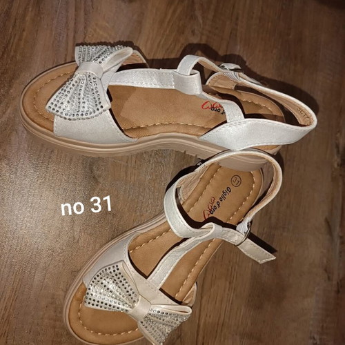 Girls' sandals size 31 like new