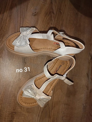 Girls' sandals size 31 like new