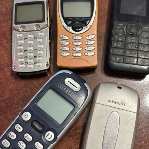 Various mobile phones used for spare parts