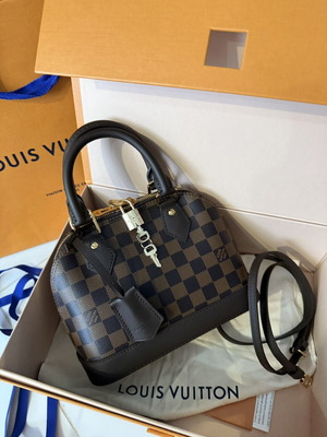 Louis Vuitton Alma BB τσάντα ώμου καινούργια, καφέ