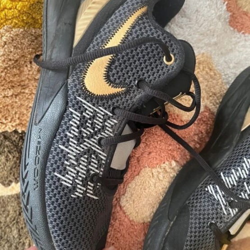 Nike athletic shoes size 42.5 like new, black and gold