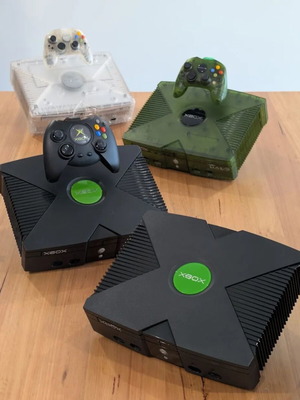 Original Xbox stand with controller made to order